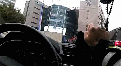杭州市中心突发！男孩当场慌了：我妈情况不对！视频曝光，这一幕见过……