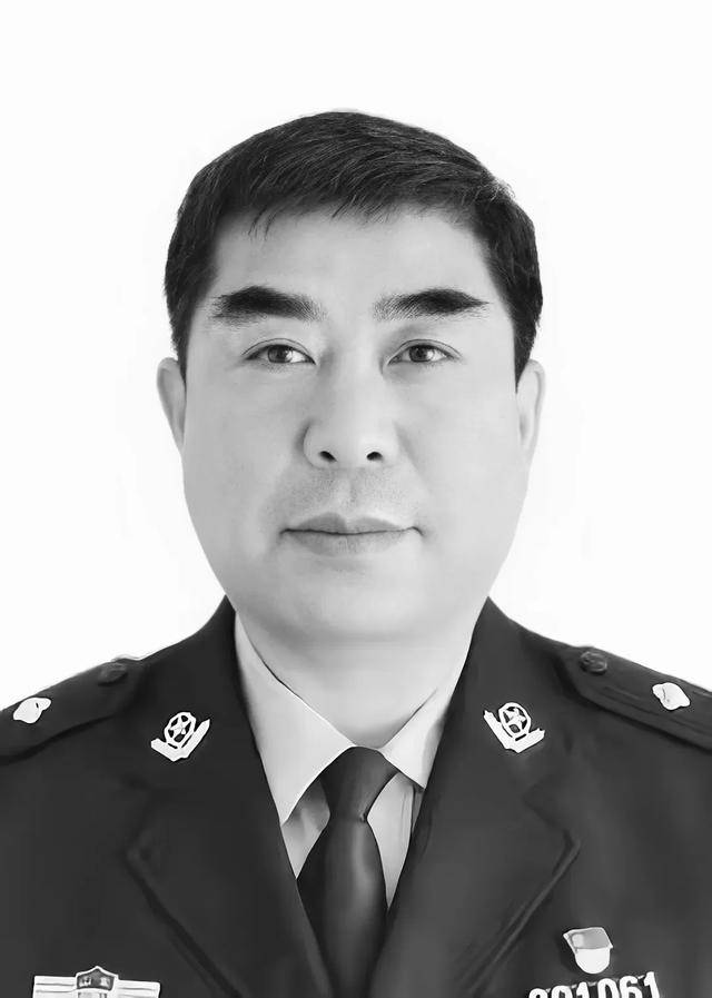 痛心！山东一警察被撞身亡