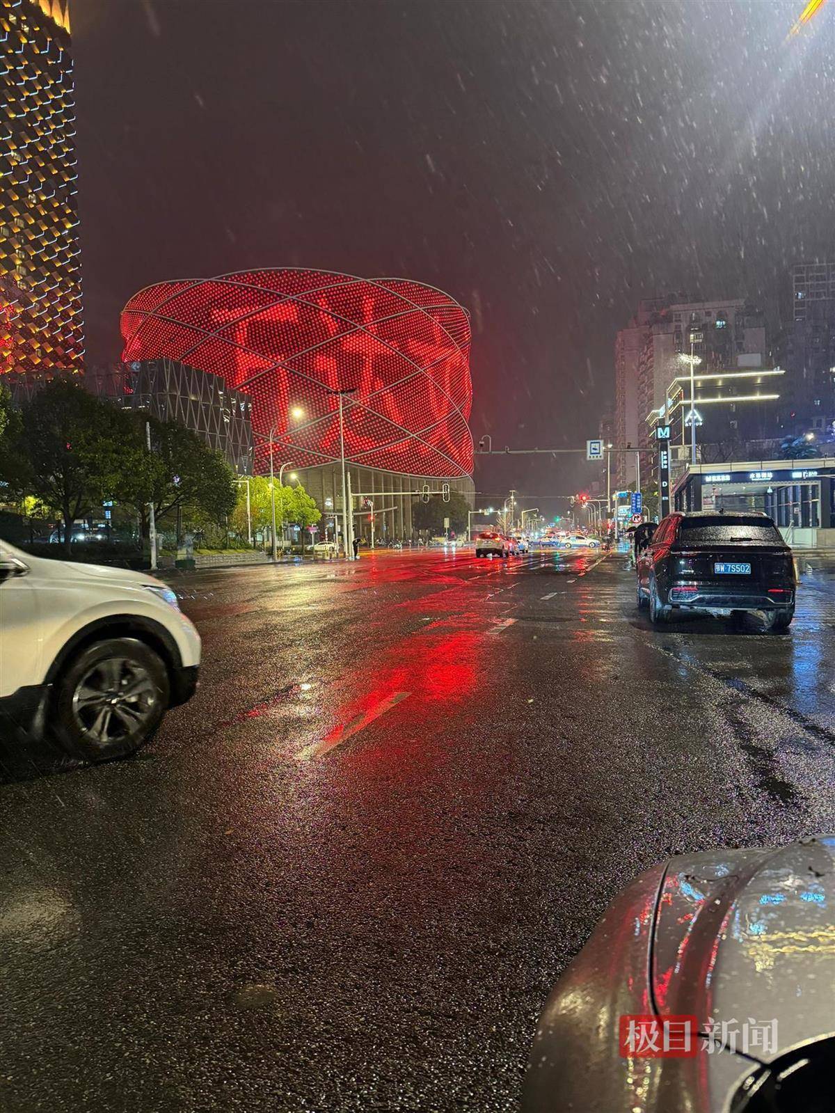快看！今夜武汉正全城飘雪花，蛇年武汉第一场雪，终于还是来了！